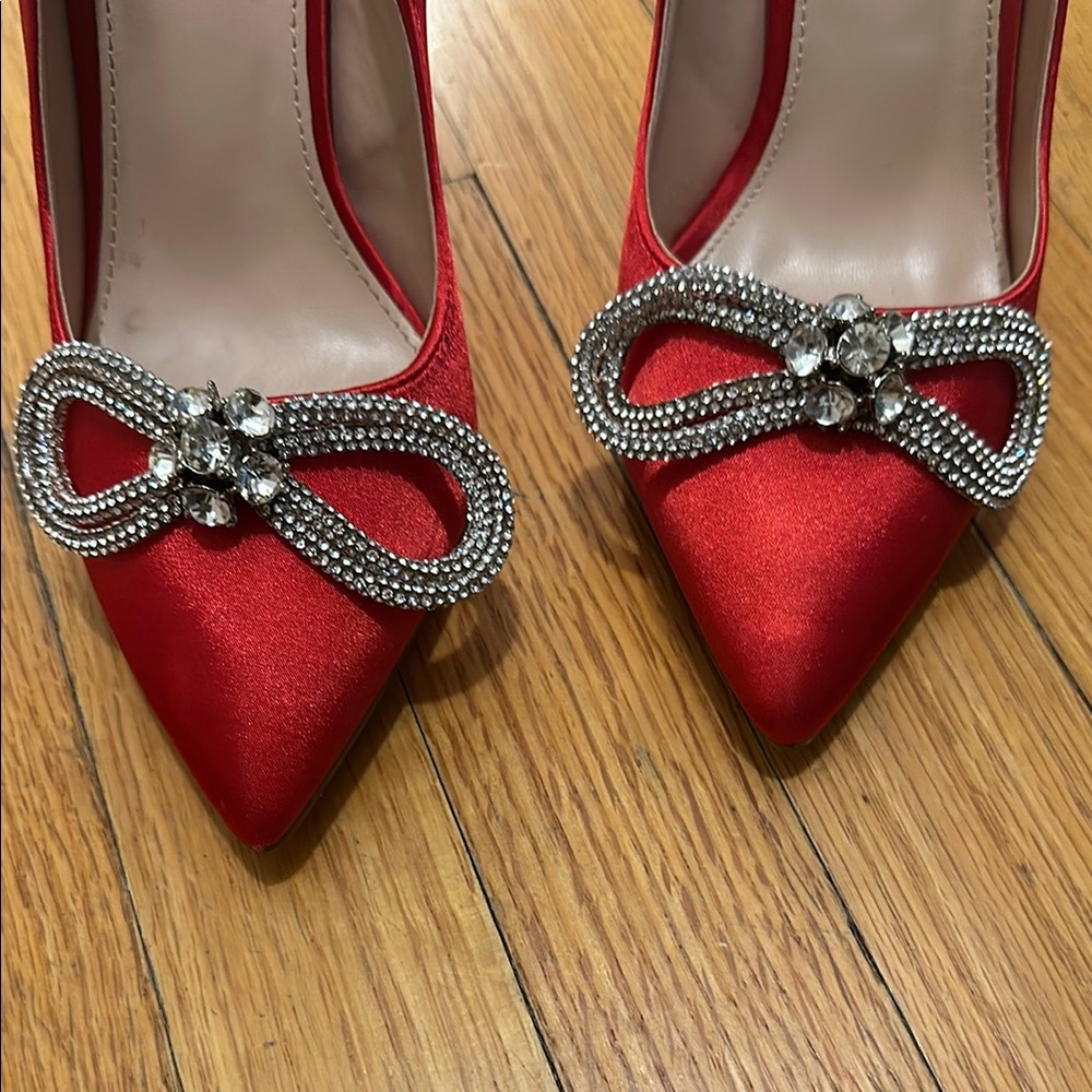 Red Satin Heels with Rhinestone Bow Size 6 and Red Rose Purse - Picture 8 of 9